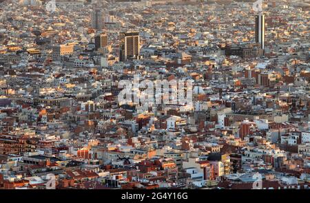 Luftaufnahme von Barcelona. Sants Wohnviertel Stockfoto