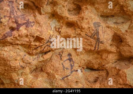 Höhlenmalereien von Abrics de l'Ermita, in der Nähe der Einsiedelei Ermita de la Pietat, etwa 8000 Jahre alt, die zum UNESCO-Weltkulturerbe gehört (Ulldecona) Stockfoto