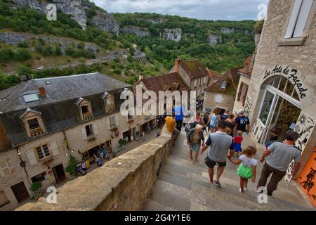 FRANKREICH, LOT (46), HAUT-QUERCY, ROCAMADOUR, TREPPENZUGANG ZUR RELIGIÖSEN STADT Stockfoto