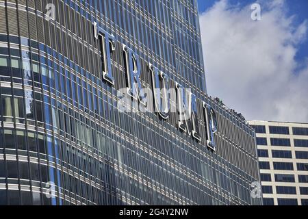 USA, Illinois, Chicago: Teilansicht des Trump International Hotel and Tower (98-stöckiges Gebäude, 1,388 Fuß) an der 401 North Wabash Avenue Stockfoto