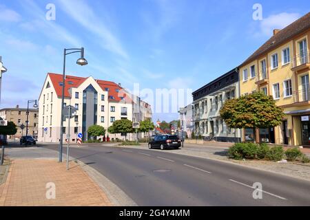 Mai 14 2021 - Anklam/Deutschland: Kleinstadtleben im Frühling Stockfoto