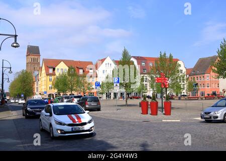 Mai 14 2021 - Anklam/Deutschland: Kleinstadtleben im Frühling Stockfoto