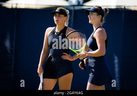 Eastbourne, Großbritannien. Juni 2021. Elina Svitolina und Marta Kostyuk aus der Ukraine spielen Doppel beim Viking International WTA 500 Tennisturnier 2021 am 23. Juni 2021 im Devonshire Park Tennis in Eastbourne, England - Foto Rob Prange/Spanien DPPI/DPPI/LiveMedia Kredit: Unabhängige Fotoagentur/Alamy Live News Stockfoto