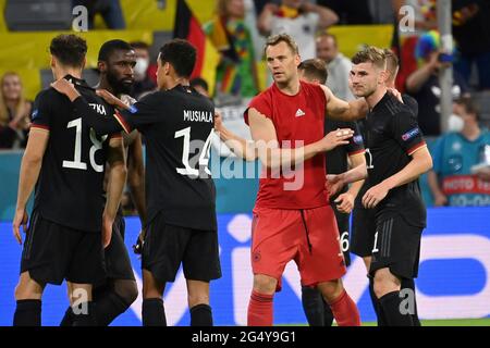 Finaler Jubel, Entlastung nach Spielende- von rechts; Timo WERNER (GER), Torwart Manuel NEUER (GER), Jamal MUSIALA (GER), Antonio RÜDIGER (GER), Leon GORETZKA (GER), Gruppenphase, Vorrunde Gruppe F, Spiel M36, Deutschland (GER) - Ungarn (HUN) 2-2, am 23. Juni 2021 in München, Fußballarena (Alliianz Arena). Football EM 2020 von 06/11/2021 bis 07/11/2021. Stockfoto