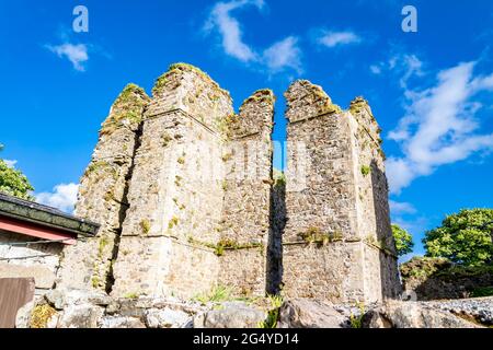 Die Burgruine in Manorhamilton, errichtet 1634 von Sir Frederick Hamilton - County Leitrim, Irland. Stockfoto