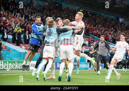 Jubel DEN zu goalschuetze Andreas CHRISTENSEN withte (DEN) nach seinem Tor auf 3:1, von vorne Christian NOERGAARD (Nörgaard), Simon KJAER (DEN), Andreas CHRISTENSEN (DEN). Gruppenphase, Vorrunde Gruppe B, Spiel M27, Russland (RUS) - Dänemark (DEN) 1: 4, am 21. Juni 2021 in Kopenhagen/Dänemark. Football EM 2020 von 06/11/2021 bis 07/11/2021. Â Stockfoto