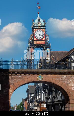 Eastgate-Uhr an der römischen Mauer in Chester, Cheshire, Großbritannien Stockfoto