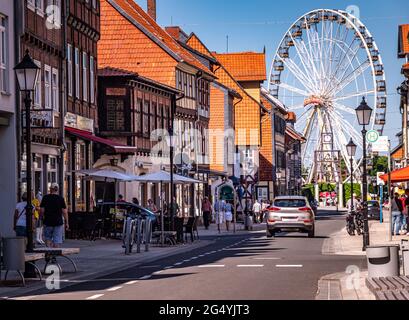 Altstadt von Wernigerode mit Riesenrad Stockfoto