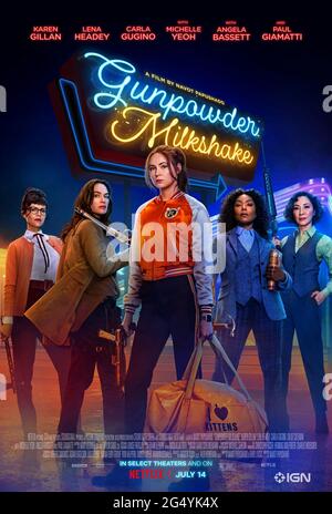Gunpowder Milkshake (2021) unter der Regie von Navot Papushado mit Karen Gillan, Carla Gugino, Paul Giamatti und Lena Headey. Drei Generationen von Frauen kämpfen gegen diejenigen, die ihnen alles nehmen könnten. Stockfoto