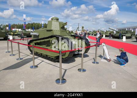 MOSKAU, RUSSLAND - 25. AUGUST 2021: Französischer leichter Panzer Renault FT-17 auf dem internationalen Forum Army-2020. Patriot Park Stockfoto