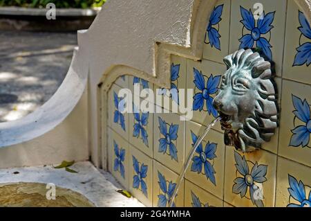 Alter Brunnen im Innenhof, Rio de Janeiro, Brasilien Stockfoto