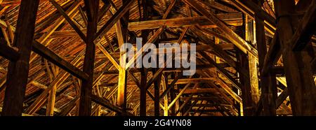 Ein Panorama des mittelalterlichen verdeckten Marktes, La Cote Saint André, Frankreich Stockfoto