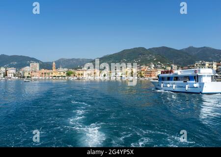 Ankunft des Touristenbootes in Santa Margherita Ligure. Genua, Italien Stockfoto