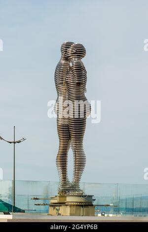 Batumi, Georgia - Jine 14, 2018: Skulptur von Ali und Nino am Ufer von Batumi Stockfoto