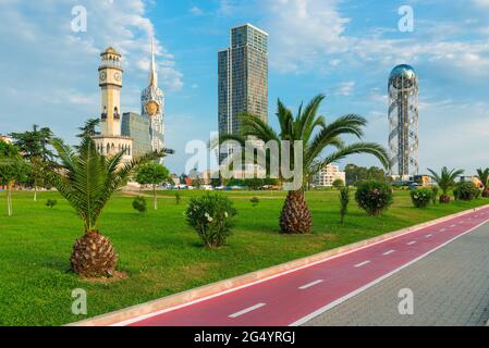 Resort Batumi, Georgia. Blick auf die Sehenswürdigkeiten am Wasser der Stadt Stockfoto