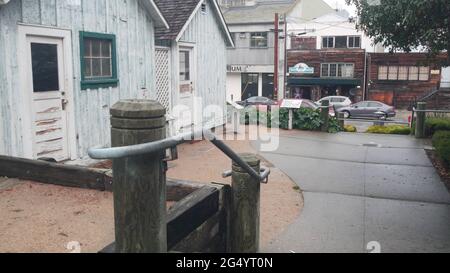 Monterey, Kalifornien, USA - 13. Dezember 2020: Touristenattraktion in der Cannery Row. Ed Ricketts Pacific Biological Laboratories, altes Holzgebäude, John Stockfoto