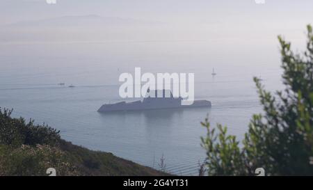 San Diego, California USA - 20 Nov 2020: Der Zerstörer der Zumwalt-Klasse, United States Navy Guided Rakete Battleship. Michael Monsoor, Schiff 1001, Marine Stockfoto