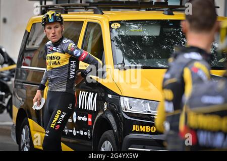 Der Niederländer Mike Teunissen vom Team Jumbo-Visma im Vorfeld einer Trainingseinheit vor der 108. Auflage des Radrennens der Tour de France in Brest, Stockfoto