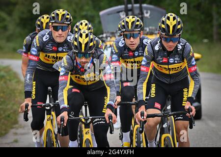 Die Slowenin Primoz Roglic vom Team Jumbo-Visma, der Belgier Wout Van Aert vom Team Jumbo-Visma und der US-Amerikaner Sepp Kuss vom Team Jumbo-Visma im Bild während eines Trainings Stockfoto