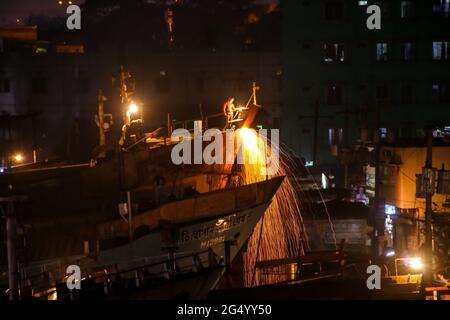 Buriganga River, Bangladesh : die Geschichte des Aufbaus eines neuen Schiffes Stockfoto