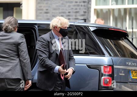 London, England, Großbritannien. Juni 2021. Der britische Premierminister BORIS JOHNSON trifft in der Downing Street 10 ein. Kredit: Tayfun Salci/ZUMA Wire/Alamy Live Nachrichten Stockfoto