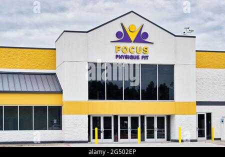 Houston, Texas USA 05-14-2021: Focus Physique Fit Gym Exterior in Willowbrook Mall, Houston TX. Stockfoto