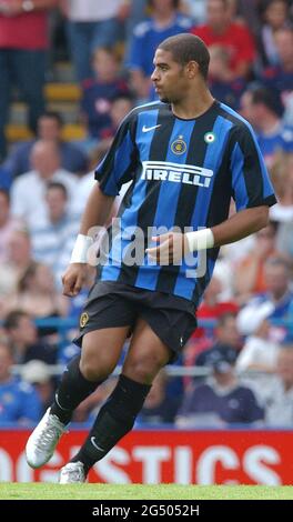 PORTSMOUTH V INTER MAILAND 31-07-05 ADRIANO PIC MIKE WALKER,2005 Stockfoto