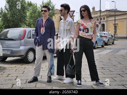 Mailand, Italien. Juni 2021. Fashion Blogger Street Style Outfits nach Etro Fashion Show während der MFW 2021 man Kollektionen. (Foto: Luca Ponti/Pacific Press) Quelle: Pacific Press Media Production Corp./Alamy Live News Stockfoto