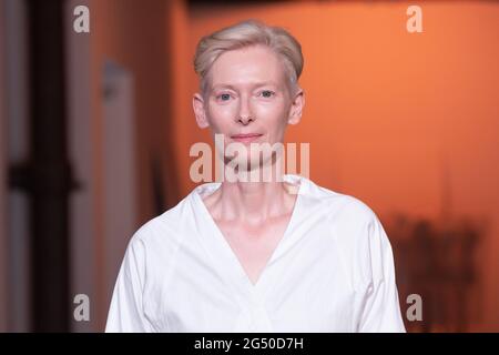 Rom, Italien. Juni 2021. Die britische Schauspielerin und Performerin Tilda Swinton in Rom, Italien, am 24. Juni 2021. (Foto: Matteo Nardone/Pacific Press/Sipa USA) Quelle: SIPA USA/Alamy Live News Stockfoto