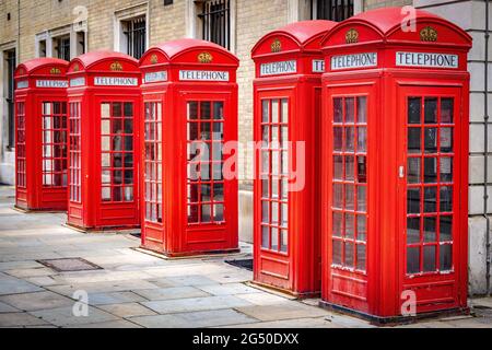 Eine Kabine auf einem Backsteingebäude Stockfoto