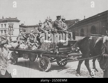 Vintage-Foto von deutschen Soldaten auf einem 'mobilen Wagen' zu Beginn des Ersten Weltkriegs. 1914 Stockfoto