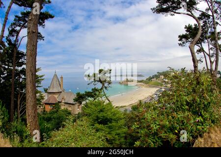 FRANKREICH. COTES D'ARMOR (22) PERROS GUIREC, STRAND TRESTINEL Stockfoto