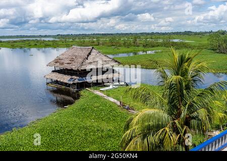 Malerischer Blick über den Fluss Itaya in Iquitos, Peru Stockfoto