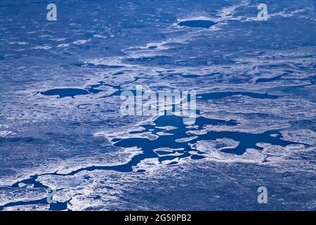 Luftaufnahme von Pans im Etosha Nationalpark, Blick aus einem Fenster eines Passagierflugzeugs, Kunene Region, Namibia Stockfoto