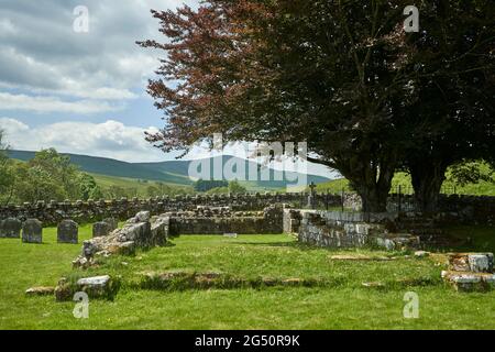 Drei Fenster der Kapelle der Eremitage neben der Eremitage Castle in den Scottish Borders. Stockfoto