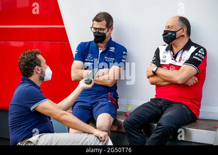 DEMAISON Francois-Xavier, Technischer Direktor von Williams Racing, mit VASSEUR Frederic (Fra), Teamchef von Alfa Romeo Racing ORLEN, im Interview für Fred Ferret von L'Equipe während des Formel 1 Grosser Preis der Steiermark 2021, 2021 Grand Prix von Steiermark, 8. Lauf der FIA Formel-1-Weltmeisterschaft 2021 vom 25. Bis 27. Juni 2021 auf dem Red Bull Ring, in Spielberg, Österreich - Foto Florent Gooden / DPPI Stockfoto