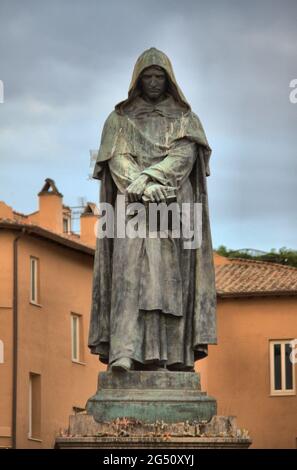 Giordano Bruno Statue auf Platz Campo dei Fiori in Rom, Italien Stockfoto