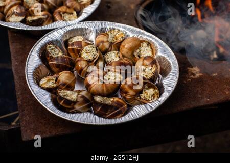 Katalanisches Essen. Schnecken vom Grill, auf Katalanisch Cargols a la Launa Stockfoto