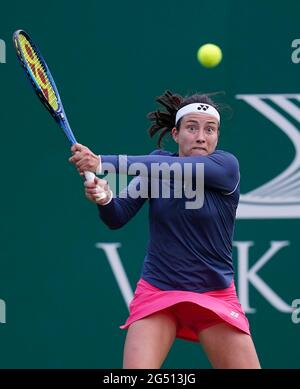 Die lettische Anastasija Sevastova ist während des sechsten Tages der Viking International im Devonshire Park, Eastbourne, gegen die kasachische Elena Rybakina im Einsatz. Bilddatum: Donnerstag, 24. Juni 2021. Stockfoto