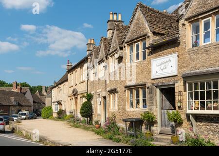 Blick auf Lacock, ein charmantes historisches Dorf in Wiltshire, England, Großbritannien Stockfoto