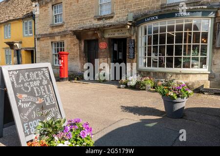 Lacock Food Store, ein traditionelles Geschäft im charmanten historischen Dorf in Wiltshire, England, Großbritannien