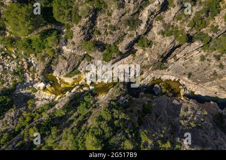 Umgebung des Schutzgebietes Fontcalda und des Flusses Canaletes (Terra Alta, Katalonien, Spanien) ESP: Alrededores del Santuario de Fontcalda, Terra Alta Stockfoto