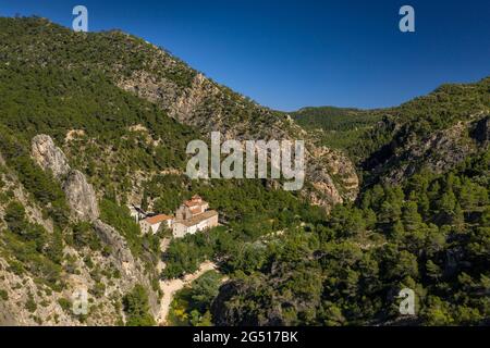 Umgebung des Schutzgebietes Fontcalda und des Flusses Canaletes (Terra Alta, Katalonien, Spanien) ESP: Alrededores del Santuario de Fontcalda, Terra Alta Stockfoto