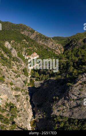 Umgebung des Schutzgebietes Fontcalda und des Flusses Canaletes (Terra Alta, Katalonien, Spanien) ESP: Alrededores del Santuario de Fontcalda, Terra Alta Stockfoto