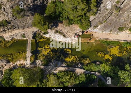 Umgebung des Schutzgebietes Fontcalda und des Flusses Canaletes (Terra Alta, Katalonien, Spanien) ESP: Alrededores del Santuario de Fontcalda, Terra Alta Stockfoto