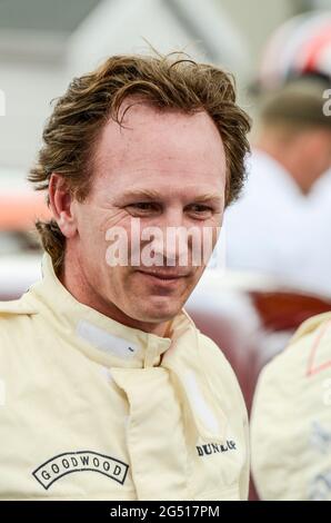 Christian Horner, Leiter des Red Bull Formel-1-Rennteams. Bereit für ein Oldtimer beim Goodwood Revival 2012, Großbritannien Stockfoto