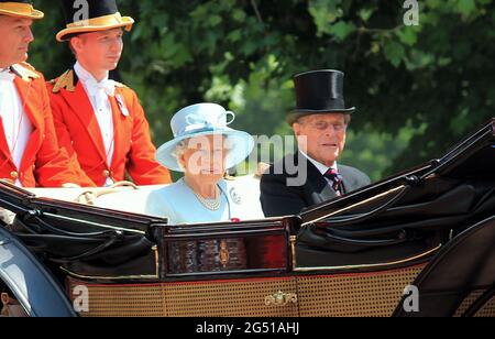 Queen Elizabeth & Prince Philip, , London Juni 2017- die Farbparade zu feiern Queen Elizabeth Prince Philip zum Geburtstag von Queen Elizabeth Stockfoto