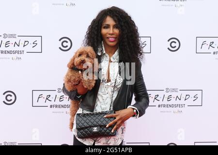 Sinitta, Comedy Central UKs FRIENDSFEST - VIP Arrivals, Clapham Common, London, Großbritannien, 24. Juni 2021, Foto von Richard Goldschmidt Stockfoto