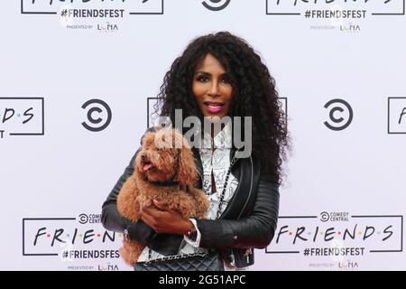 Sinitta, Comedy Central UKs FRIENDSFEST - VIP Arrivals, Clapham Common, London, Großbritannien, 24. Juni 2021, Foto von Richard Goldschmidt Stockfoto