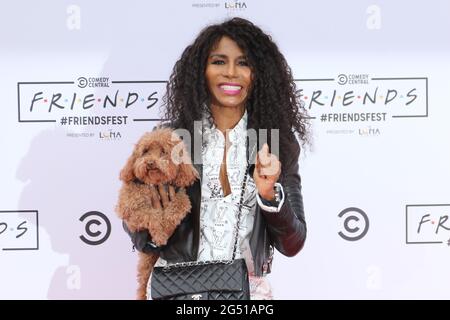 Sinitta, Comedy Central UKs FRIENDSFEST - VIP Arrivals, Clapham Common, London, Großbritannien, 24. Juni 2021, Foto von Richard Goldschmidt Stockfoto